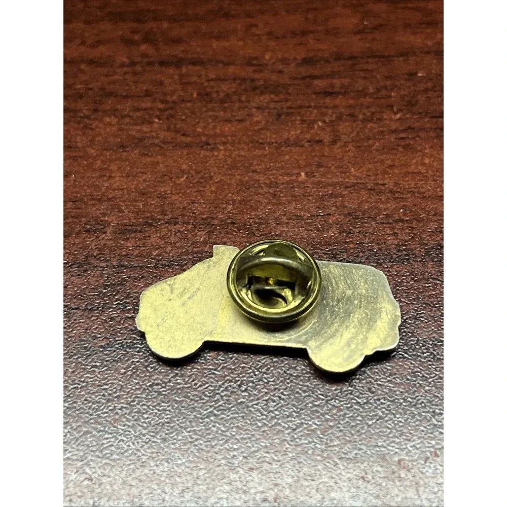 Super Shuttle‎ Airport Transportation Lapel Hat Pin